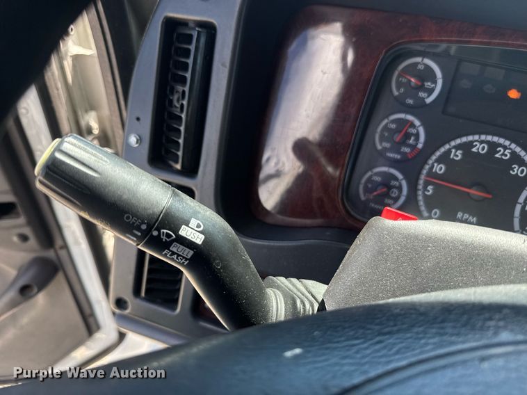 image for item DH8686 2014 Freightliner Business Class M2 box truck