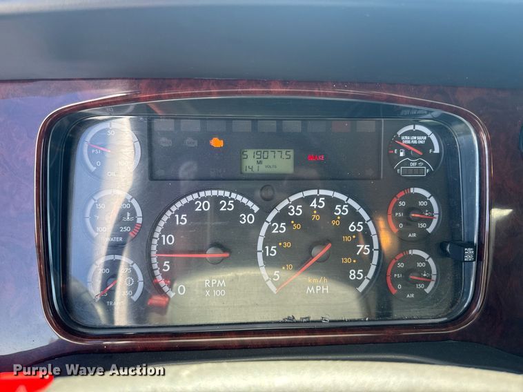 image for item DH8686 2014 Freightliner Business Class M2 box truck