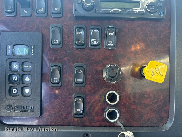 image for item DH8686 2014 Freightliner Business Class M2 box truck