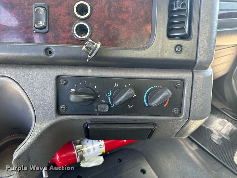 image for item DH8686 2014 Freightliner Business Class M2 box truck