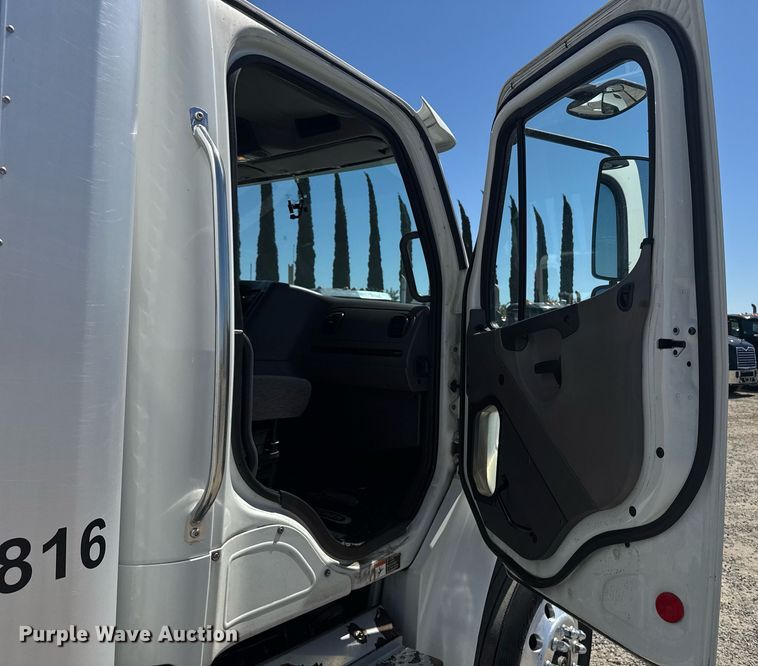 image for item DH8686 2014 Freightliner Business Class M2 box truck