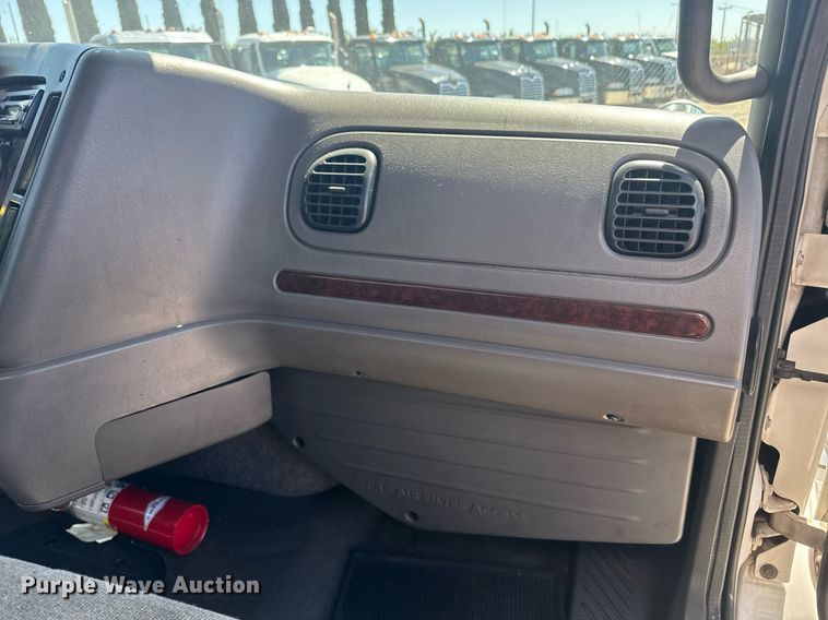 image for item DH8686 2014 Freightliner Business Class M2 box truck