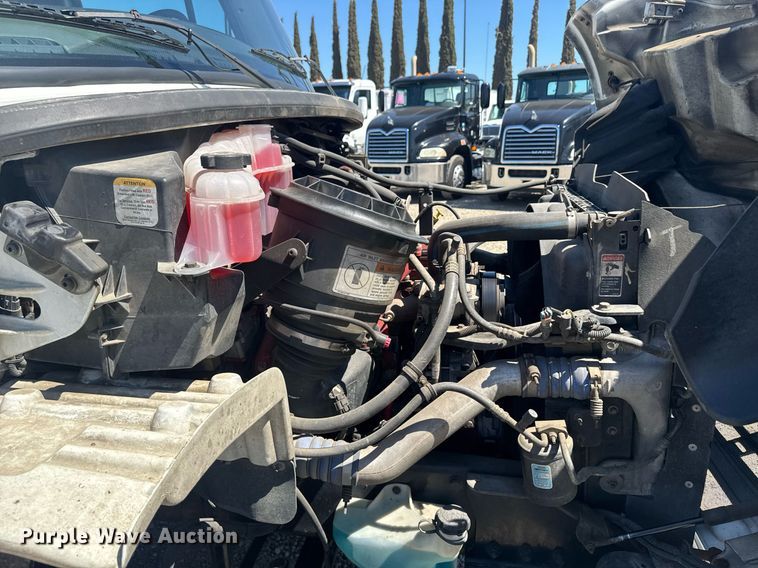 image for item DH8686 2014 Freightliner Business Class M2 box truck