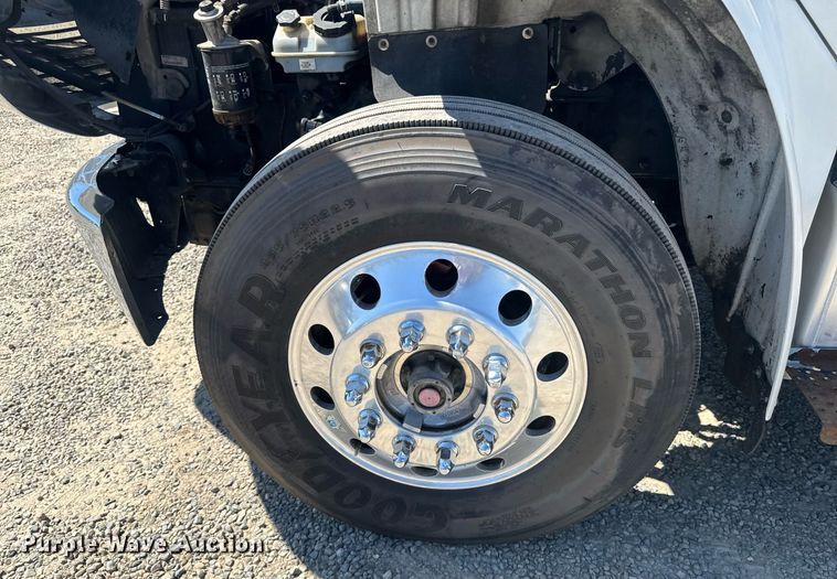 image for item DH8686 2014 Freightliner Business Class M2 box truck