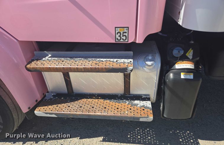 image for item DH8687 2013 Freightliner Business Class M2 box truck