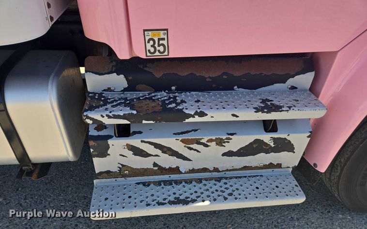 image for item DH8687 2013 Freightliner Business Class M2 box truck