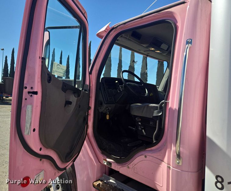 image for item DH8687 2013 Freightliner Business Class M2 box truck