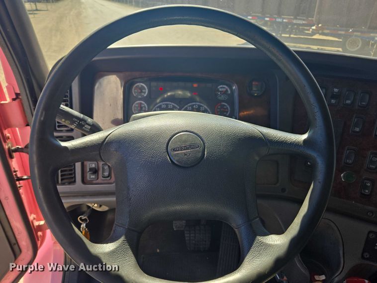 image for item DH8687 2013 Freightliner Business Class M2 box truck