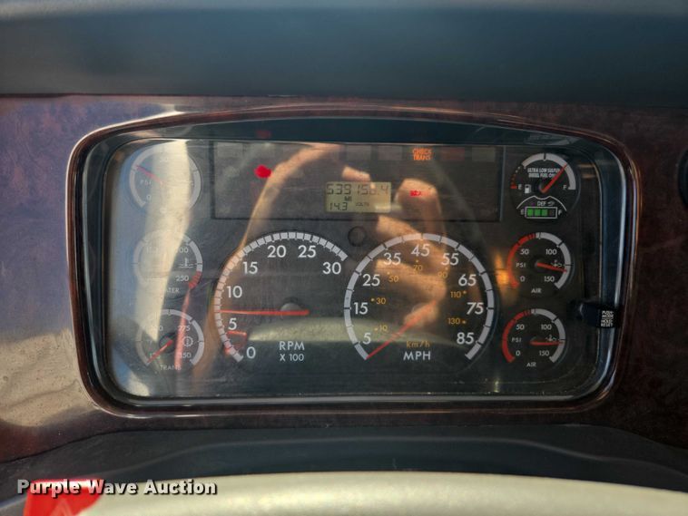 image for item DH8687 2013 Freightliner Business Class M2 box truck