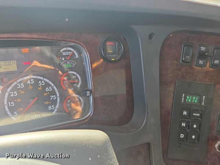 image for item DH8687 2013 Freightliner Business Class M2 box truck