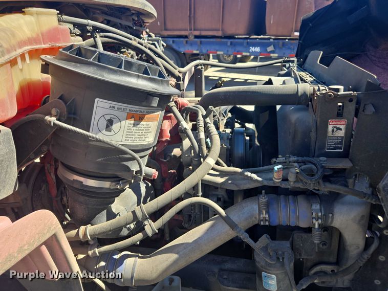 image for item DH8687 2013 Freightliner Business Class M2 box truck