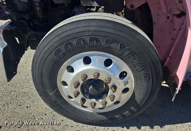 image for item DH8687 2013 Freightliner Business Class M2 box truck