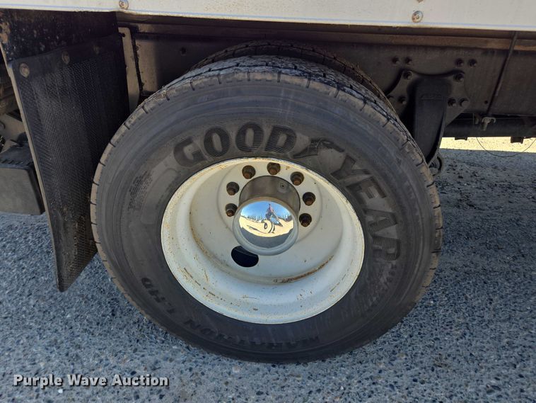 image for item DH8687 2013 Freightliner Business Class M2 box truck