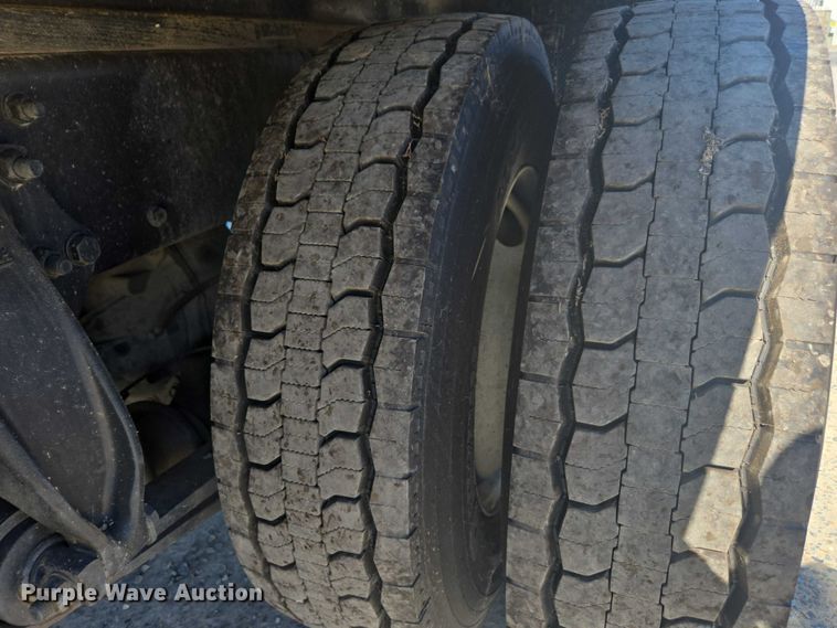 image for item DH8687 2013 Freightliner Business Class M2 box truck