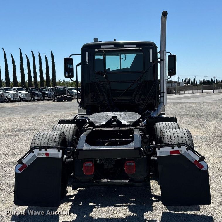 image for item DH8688 2020 Mack Anthem AN64T semi truck