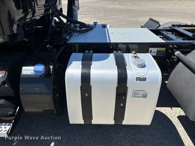 image for item DH8688 2020 Mack Anthem AN64T semi truck