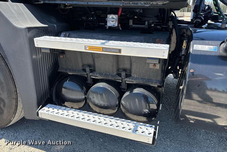 image for item DH8688 2020 Mack Anthem AN64T semi truck