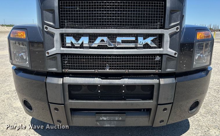 image for item DH8688 2020 Mack Anthem AN64T semi truck