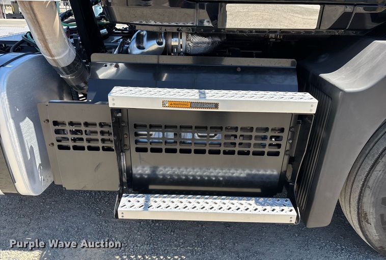 image for item DH8688 2020 Mack Anthem AN64T semi truck