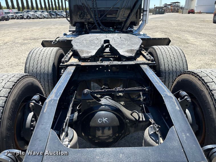 image for item DH8688 2020 Mack Anthem AN64T semi truck