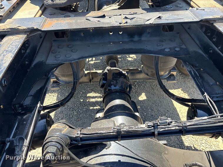 image for item DH8688 2020 Mack Anthem AN64T semi truck