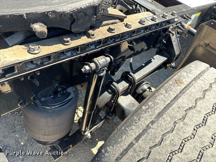 image for item DH8688 2020 Mack Anthem AN64T semi truck