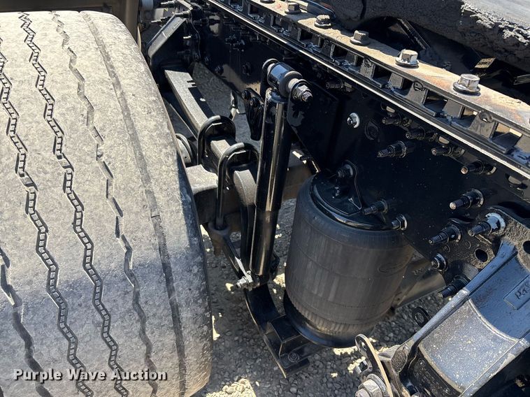 image for item DH8688 2020 Mack Anthem AN64T semi truck