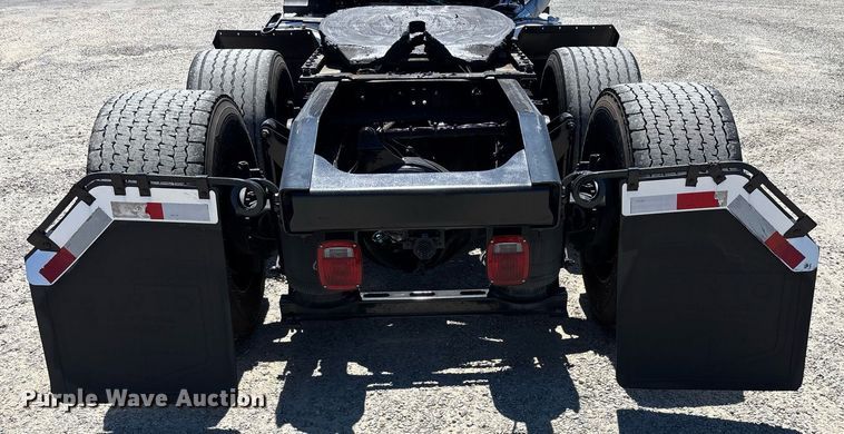 image for item DH8688 2020 Mack Anthem AN64T semi truck