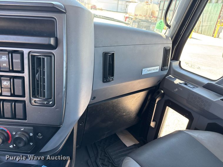 image for item DH8688 2020 Mack Anthem AN64T semi truck