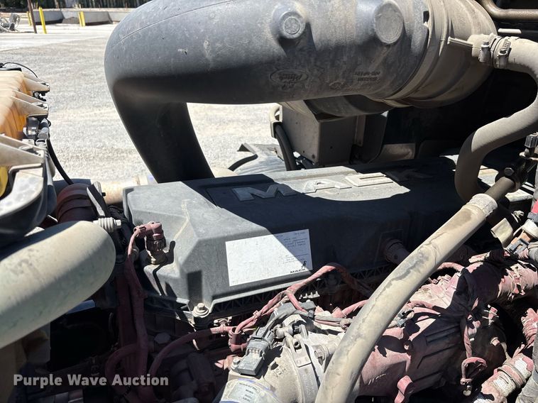 image for item DH8688 2020 Mack Anthem AN64T semi truck