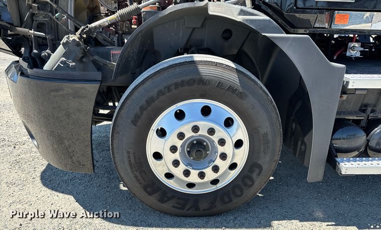 image for item DH8688 2020 Mack Anthem AN64T semi truck