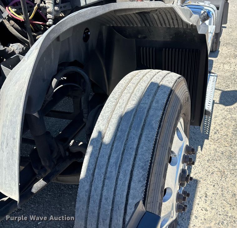 image for item DH8688 2020 Mack Anthem AN64T semi truck