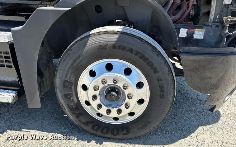 image for item DH8688 2020 Mack Anthem AN64T semi truck