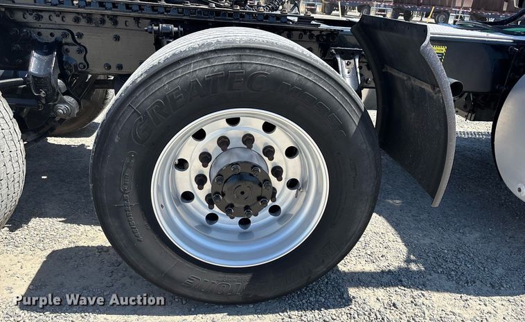 image for item DH8688 2020 Mack Anthem AN64T semi truck