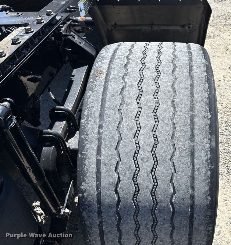 image for item DH8688 2020 Mack Anthem AN64T semi truck