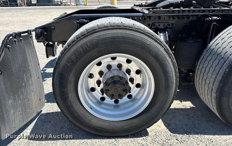 image for item DH8688 2020 Mack Anthem AN64T semi truck