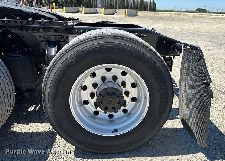 image for item DH8688 2020 Mack Anthem AN64T semi truck