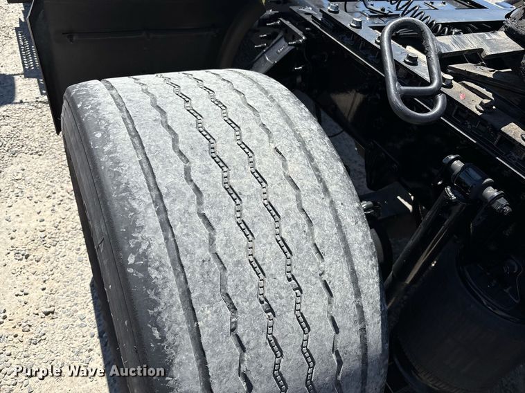 image for item DH8688 2020 Mack Anthem AN64T semi truck