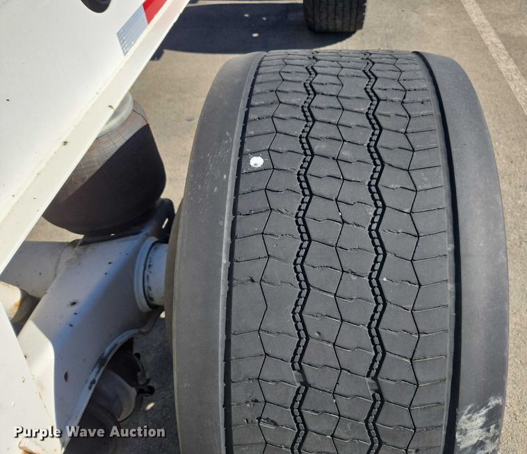 image for item DH8693 2016 Cheetah container trailer