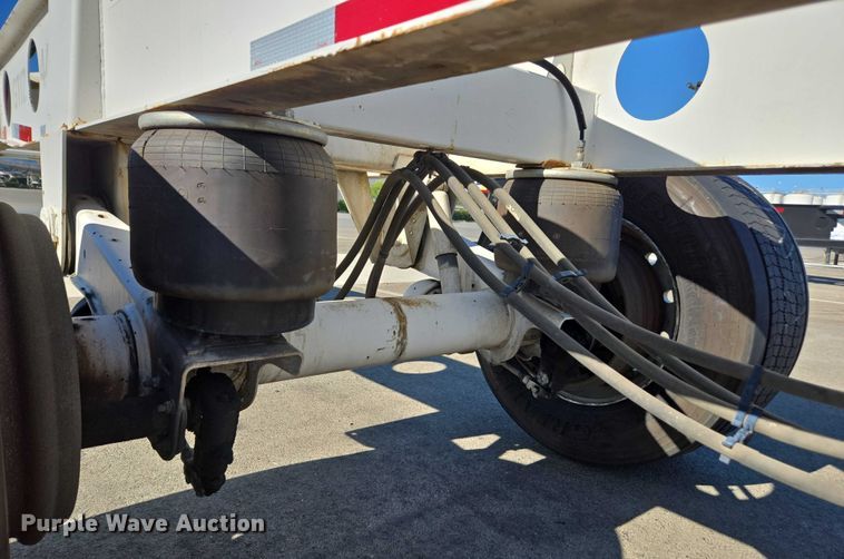 image for item DH8693 2016 Cheetah container trailer