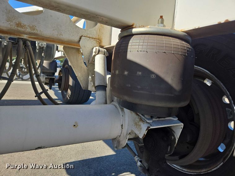 image for item DH8693 2016 Cheetah container trailer