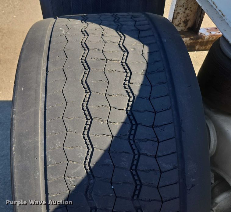 image for item DH8693 2016 Cheetah container trailer