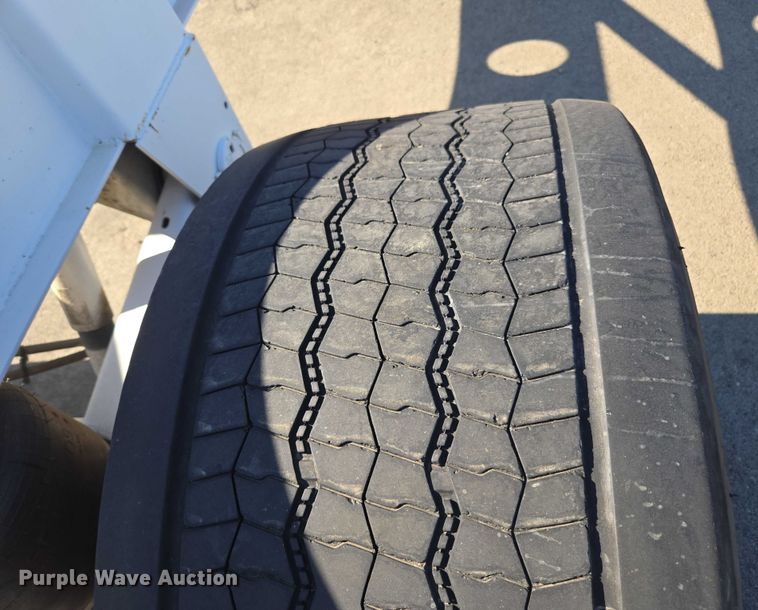 image for item DH8693 2016 Cheetah container trailer