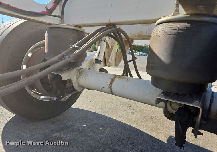 image for item DH8693 2016 Cheetah container trailer