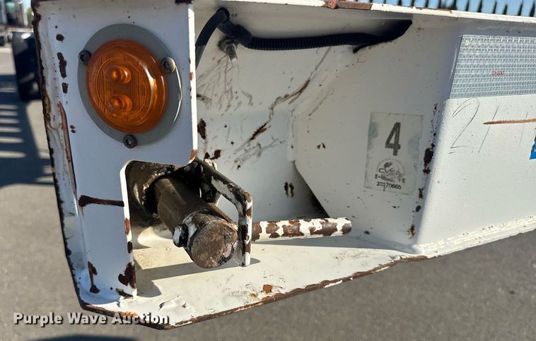 image for item DH8698 2015 Cheetah container trailer