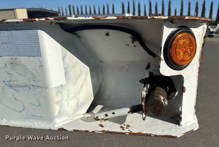 image for item DH8698 2015 Cheetah container trailer