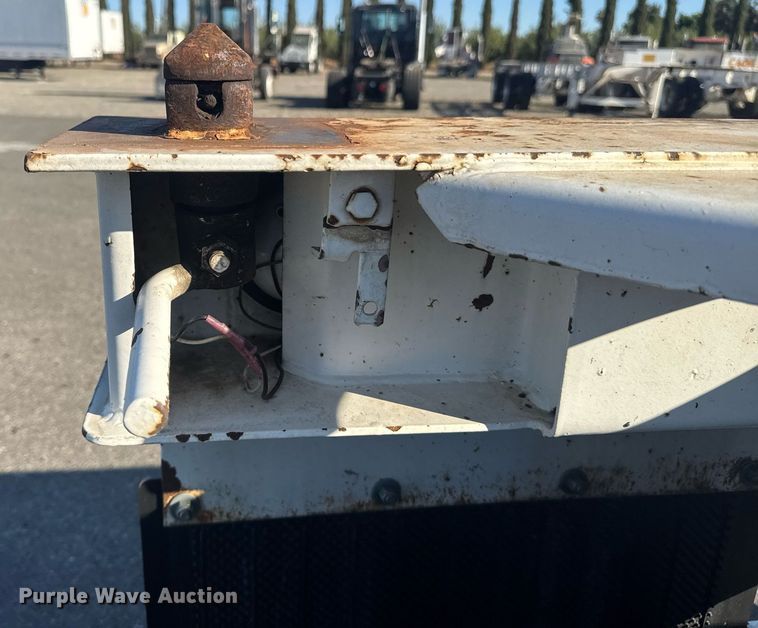 image for item DH8698 2015 Cheetah container trailer