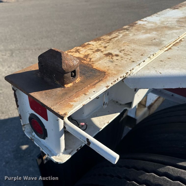 image for item DH8698 2015 Cheetah container trailer