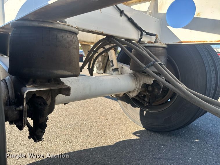 image for item DH8698 2015 Cheetah container trailer