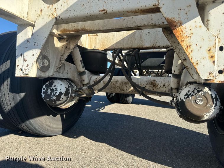 image for item DH8698 2015 Cheetah container trailer